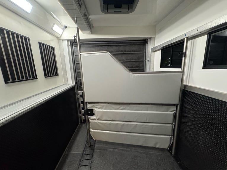 Pferdetransporter Mercedes Benz 1835 Antos Wohnmobil Horsetruck Paardenvrachtwagen