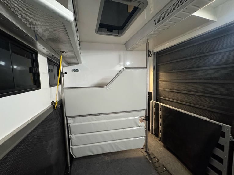 Pferdetransporter Mercedes Benz 1835 Antos Wohnmobil Horsetruck Paardenvrachtwagen