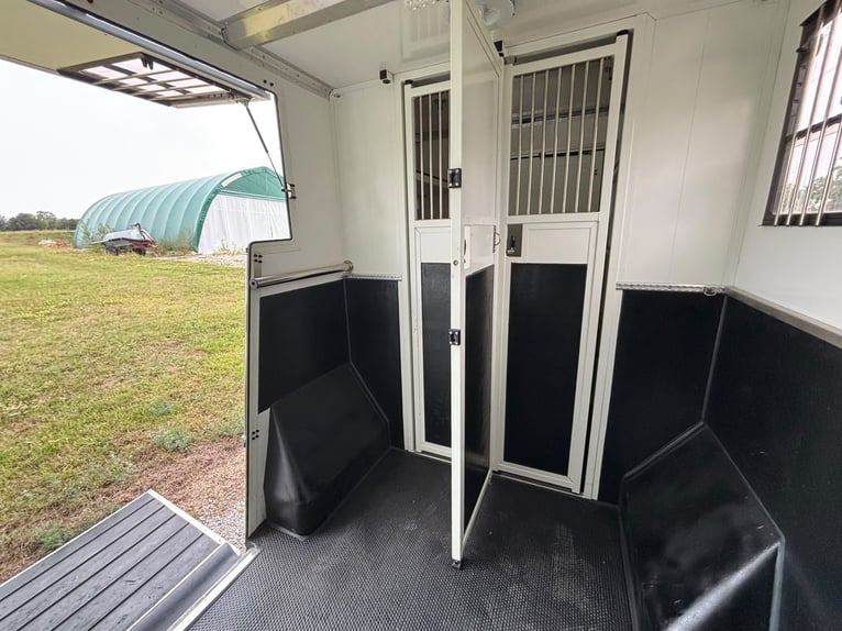 Paardentransporter Mercedes Sprinter, 200 pk, opbouw, bouwjaar 2026, 5 zitplaatsen