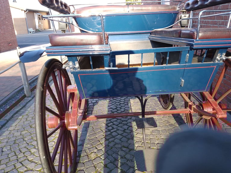 Historische wagonette uit circa 1920 – donkerblauw/rood – Direct rijvaardig – uitstekend onderhouden