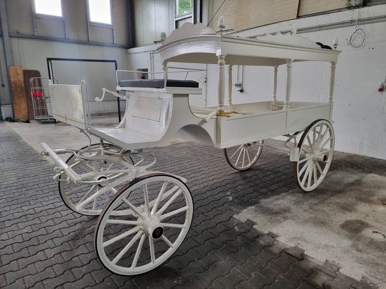 Uitvaartkoets, uitvaartwagen, lijkwagen, begrafenis