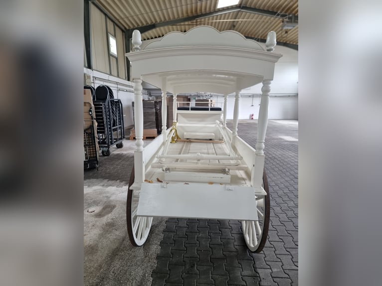 Uitvaartkoets, uitvaartwagen, lijkwagen, begrafenis