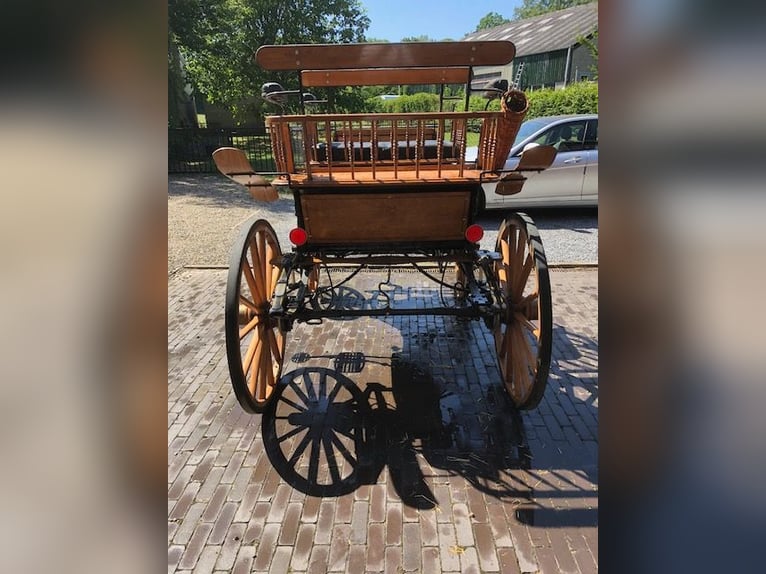 mooie wagonette type jachtwagen.