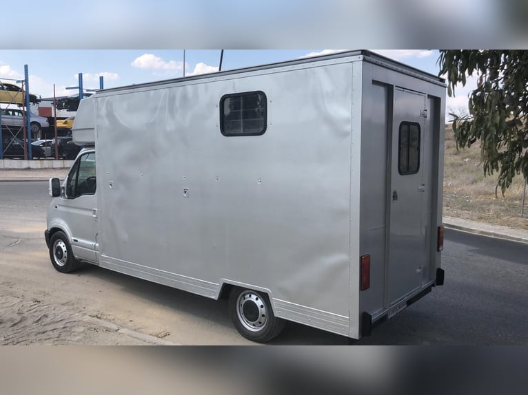 Renault Master 2,8 dci  para 2 caballos 