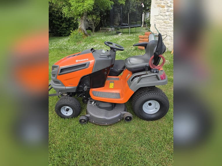 Zelfrijdende grasmaaiertractor