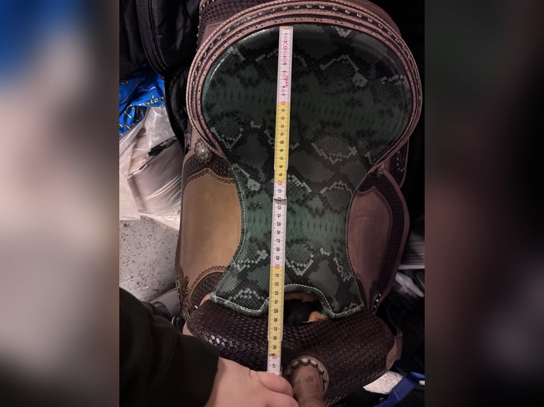 Nieuw western zadel te koop