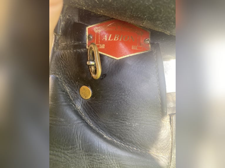2 mooie dressuurzadels te koop! Klein prijsje