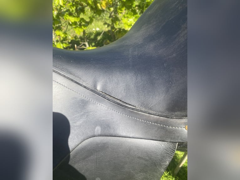 2 mooie dressuurzadels te koop! Klein prijsje