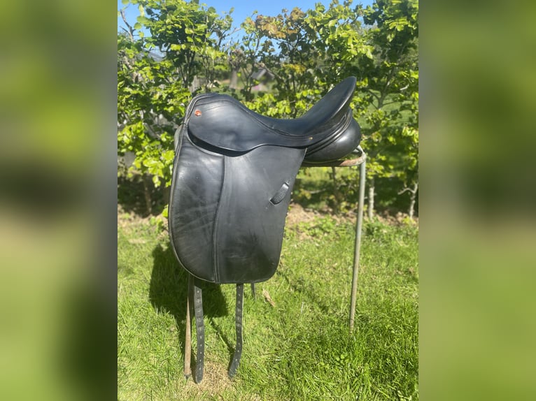 2 mooie dressuurzadels te koop! Klein prijsje