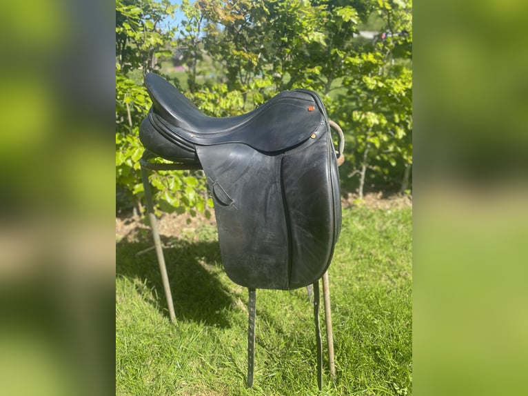 2 mooie dressuurzadels te koop! Klein prijsje