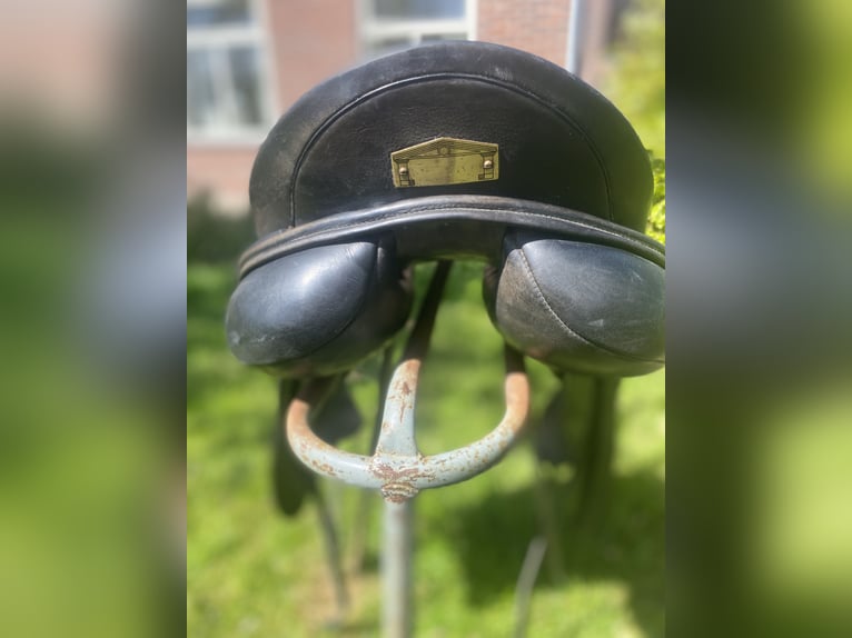 2 mooie dressuurzadels te koop! Klein prijsje