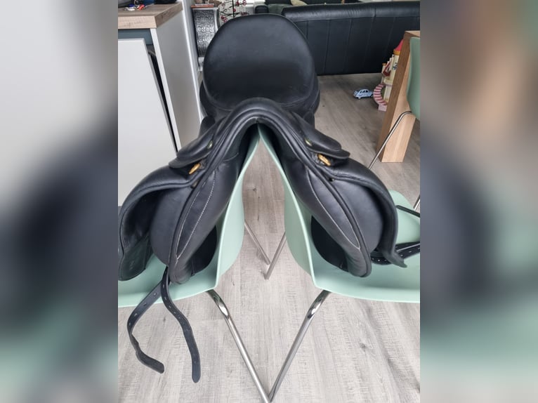 Hulsebos zadel 18inch medium wide impuls