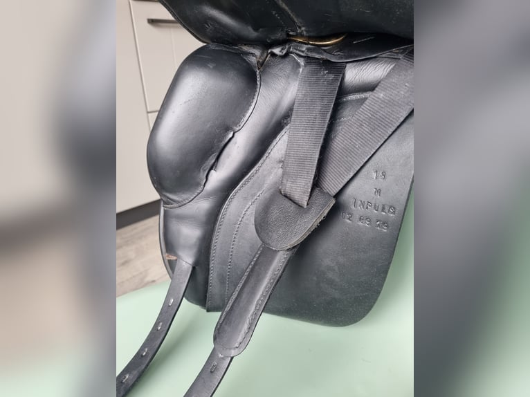 Hulsebos zadel 18inch medium wide impuls