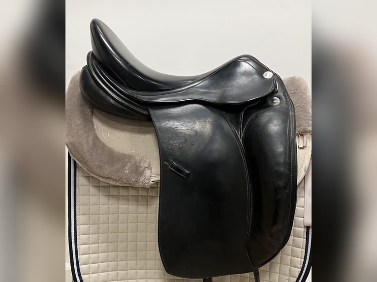 Mooi erreplus dressuurzadel te koop