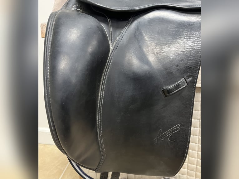 Mooi erreplus dressuurzadel te koop