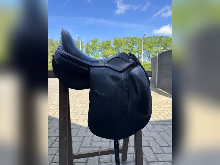 Prestige Brillante AS-X Monoflap Dressuur Zadel 17/32 - Prestige Dressage Saddle only 1 year old!