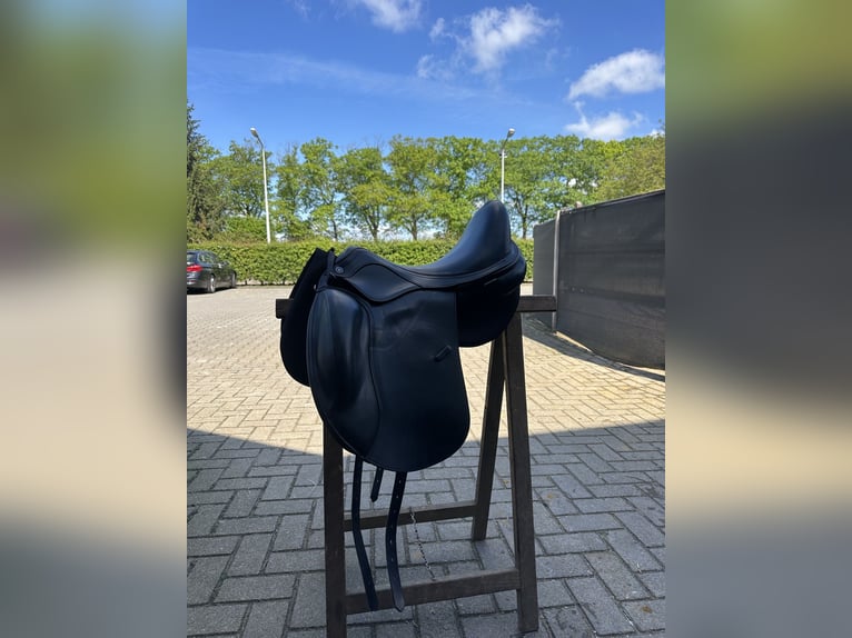 Prestige Brillante AS-X Monoflap Dressuur Zadel 17/32 - Prestige Dressage Saddle only 1 year old!