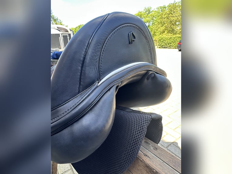 Prestige Brillante AS-X Monoflap Dressuur Zadel 17/32 - Prestige Dressage Saddle only 1 year old!