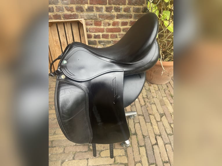 Prestige Roma dressuur zadel in top confituren MW 17inch Bm 34