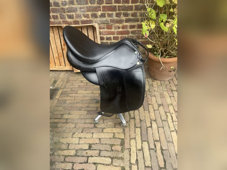 Prestige Roma dressuur zadel in top confituren MW 17inch Bm 34