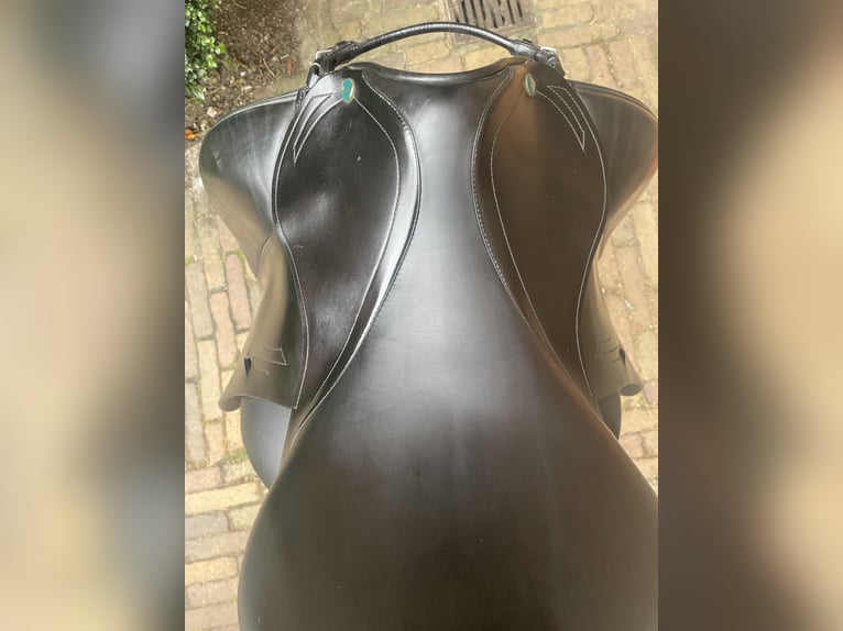 Prestige Roma dressuur zadel in top confituren MW 17inch Bm 34