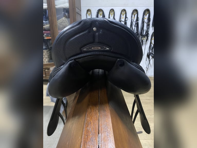 Rarely Used Prestige Dressage Saddle!