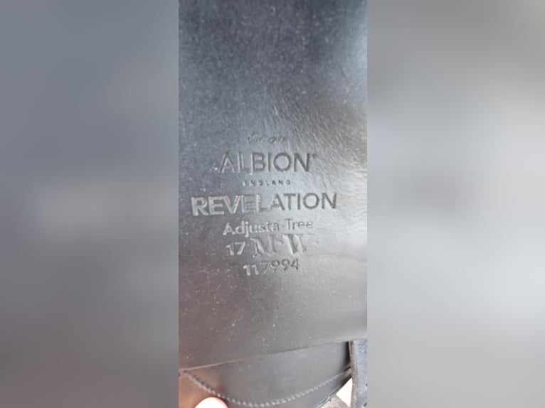 Super fijn en goed onderhouden Albion Revelation dressuurzadel 17 inch 