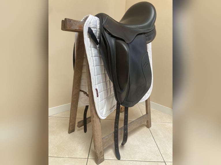 Te koop: Empire Avanti dressuurzadel – 17,5” – monoblad – TreeClix – €1.800