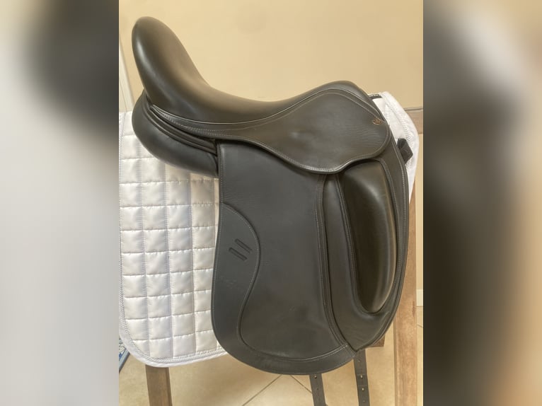 Te koop: Empire Avanti dressuurzadel – 17,5” – monoblad – TreeClix – €1.800
