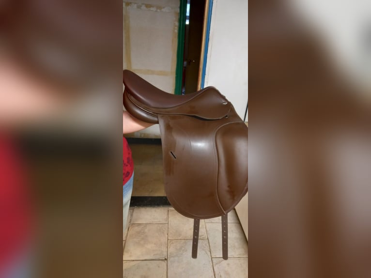 Tekna zadel 17.5" medium-wijd dressuur