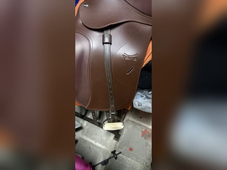 Tekna zadel 17.5" medium-wijd dressuur