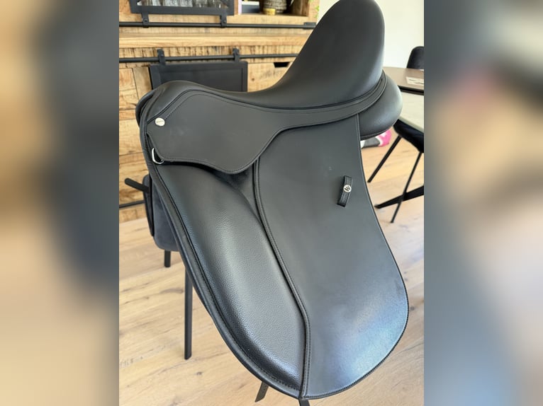 Wintec HART 17,5 dressuur