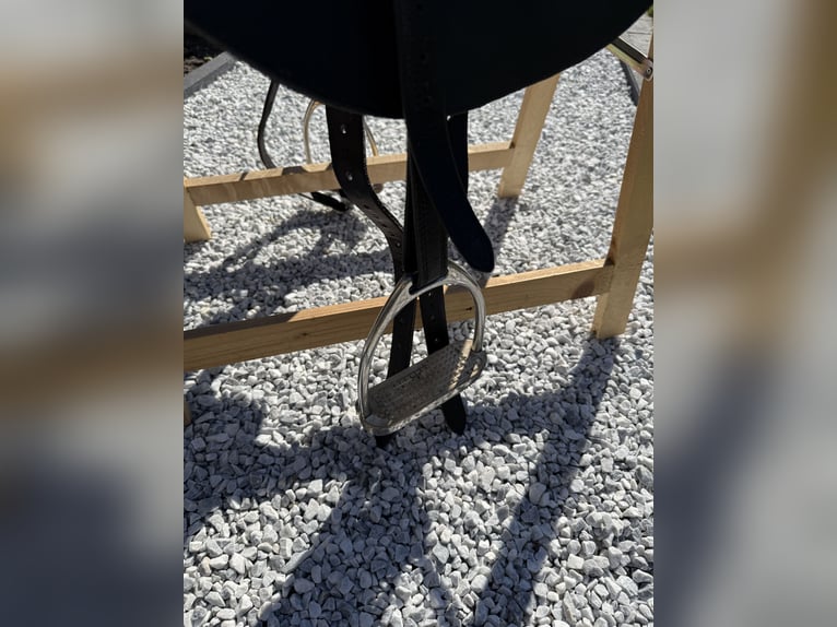 Dressuurzadel KM e-pony / paard