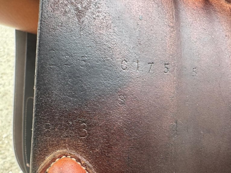 Butet jumping saddle semi-deep seat 17,5 inch