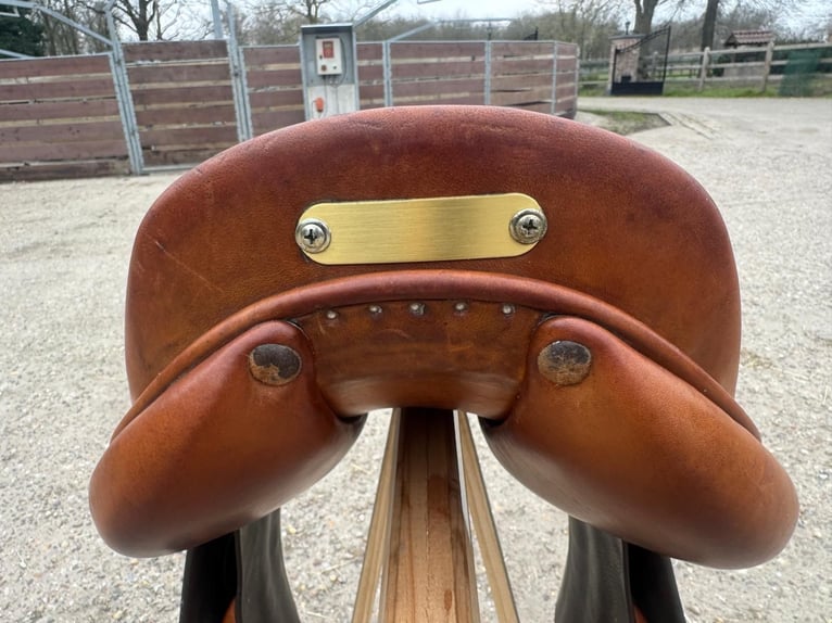 Butet jumping saddle semi-deep seat 17,5 inch