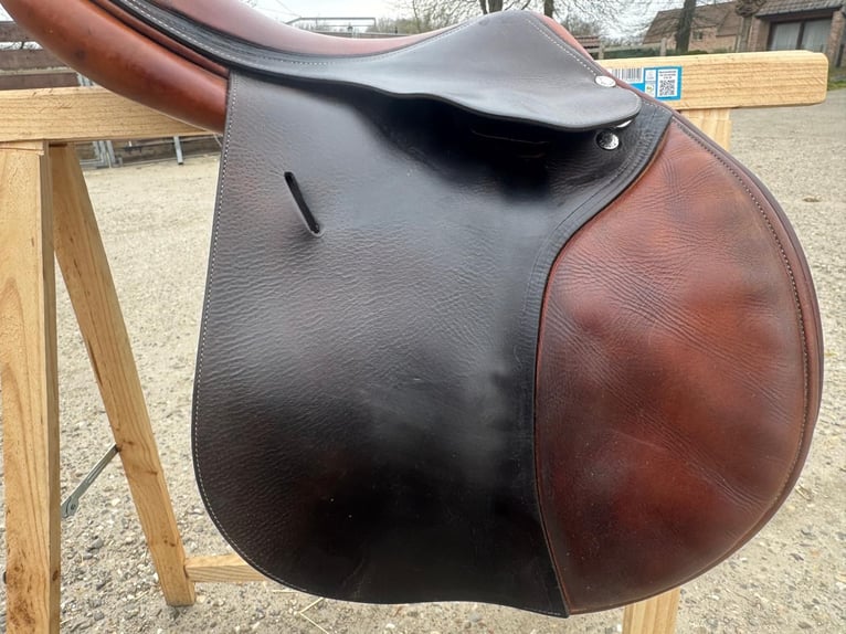 Butet jumping saddle semi-deep seat 17,5 inch