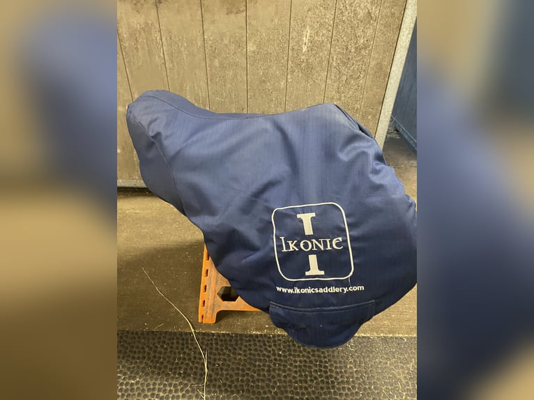 Ikonic Elite jumping half deep Seat blue