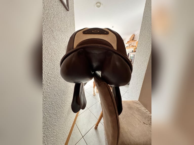 Jumping saddle Prestige Meredith 18''