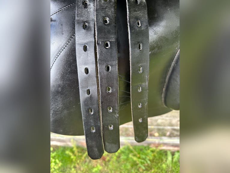 Te koop: Prestige Rialto springzadel – 17 inch