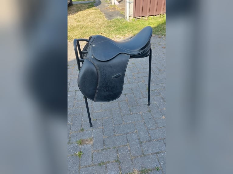 Merkloos veelzijdigheidszadel - smalle boom 16,5 inch