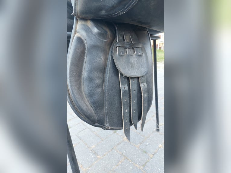 Merkloos veelzijdigheidszadel - smalle boom 16,5 inch