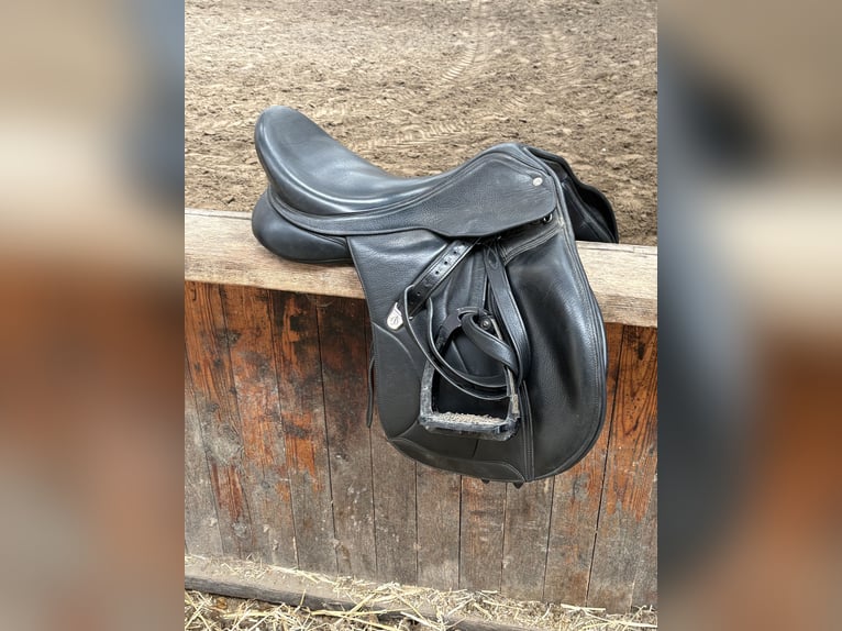 Veelzijdigheids bates zadel 17,5 inch