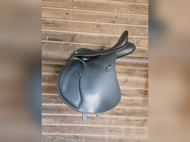 Wintec veelzijdigheidszadel 500 17 inch