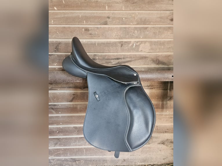 Wintec veelzijdigheidszadel 500 17 inch