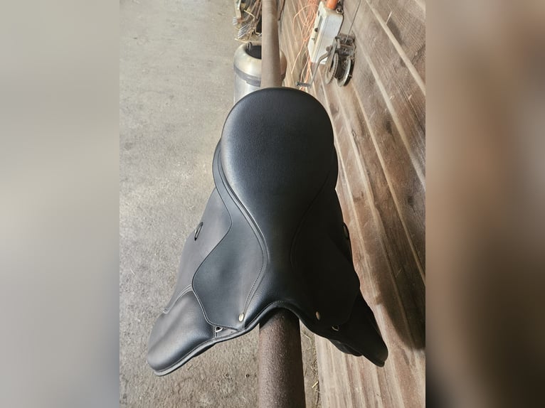 Wintec veelzijdigheidszadel 500 17 inch