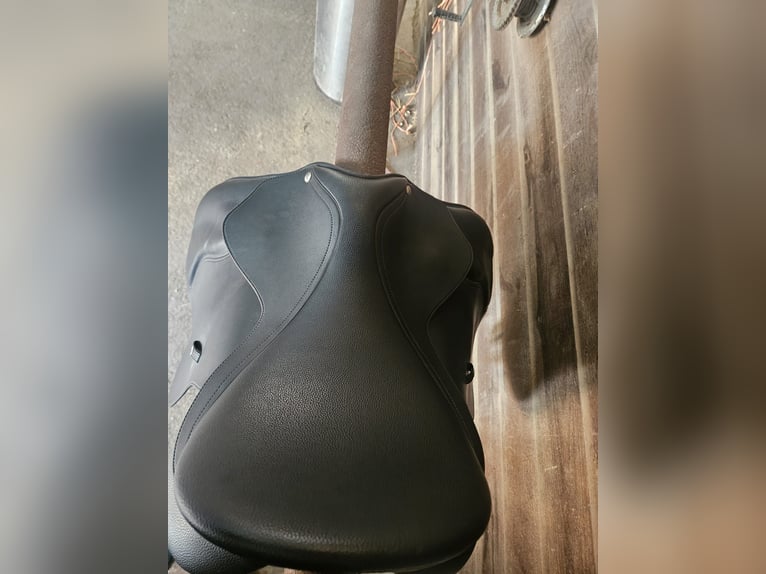 Wintec veelzijdigheidszadel 500 17 inch