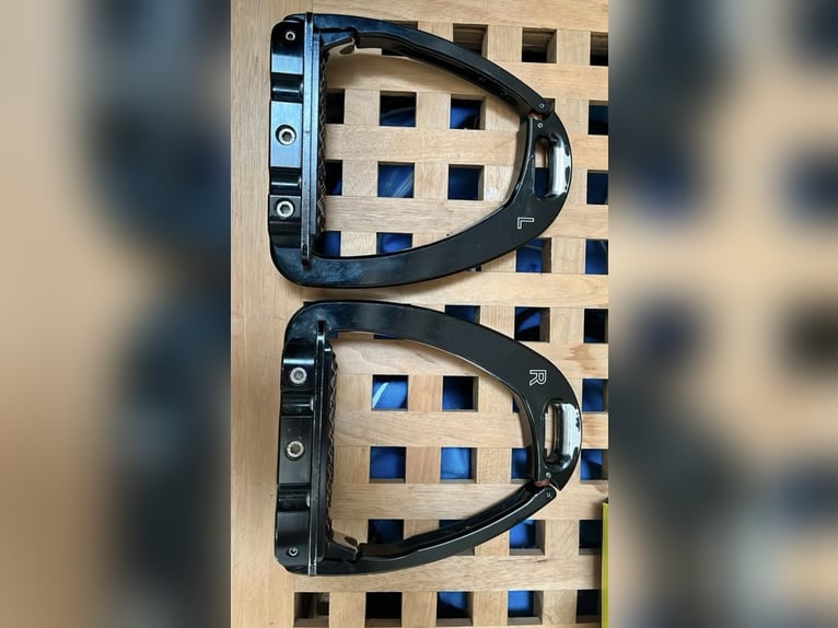 Childeren (KINDER) Tech stirrups te koop!