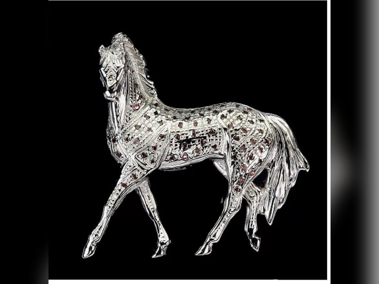 Beautiful pendant of an Arab horse, with gemstones