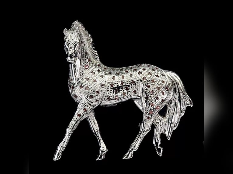 Beautiful pendant of an Arab horse, with gemstones