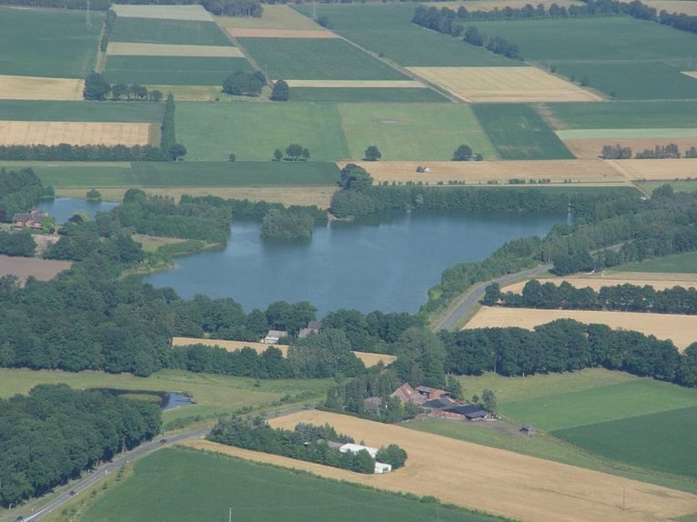 Vakantiewoningen in een prachtig ruitergebied, direct aan het meer op het eigen terrein.